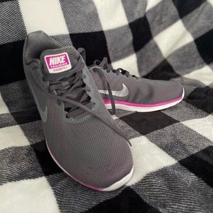 Nike in-season Tr 6 size 8